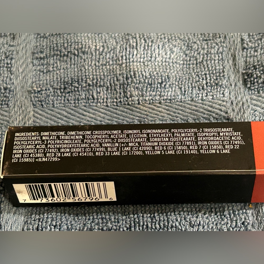 MAC Powder Kiss Liquid Lip Colour in Sorry Not Sorry -NWT - Picture 3 of 4